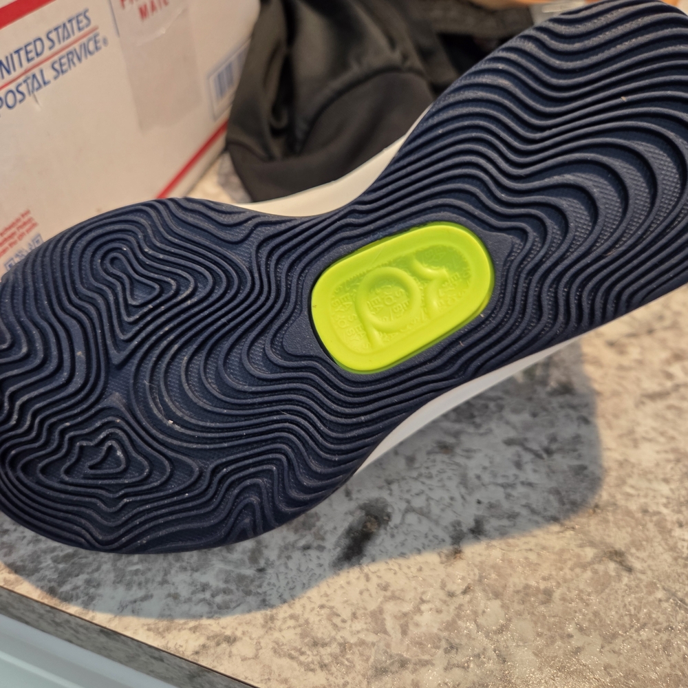New Nike KD Blue Sneakers with Neon Accents Sz 9 Women / 7.5 Mens - Picture 4 of 7